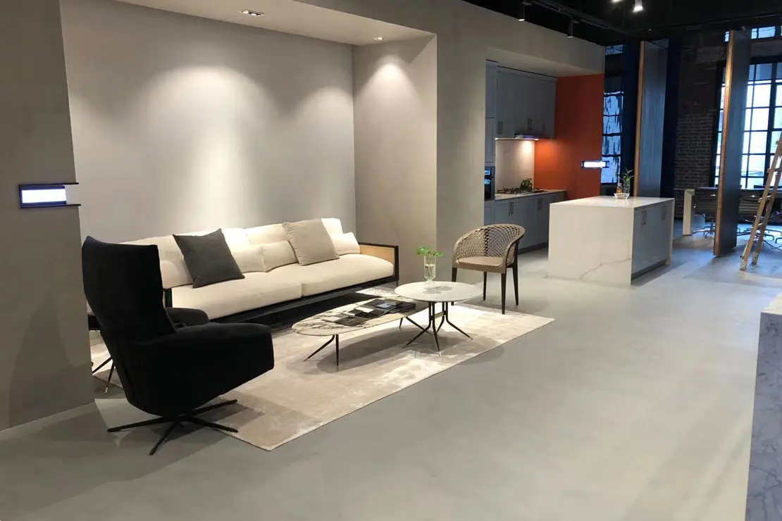 Residencia sofisticada y contemporánea con paredes y suelo de microcemento Residencia sofisticada y contemporánea con paredes y suelo de microcemento